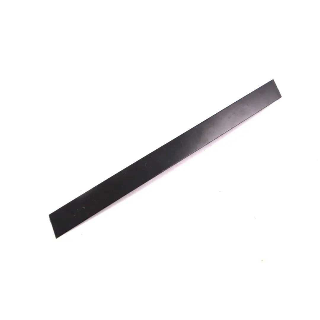 Coprivetro Colonna Porta Posteriore Sinistra Nero Opaco per BMW E61 LCI con numero di parte 7044187 BMW E61 LCI Coprivetro Colonna Porta Posteriore Sinistra Nero Opaco - SKU 7044187 - Numero di parte 7044187