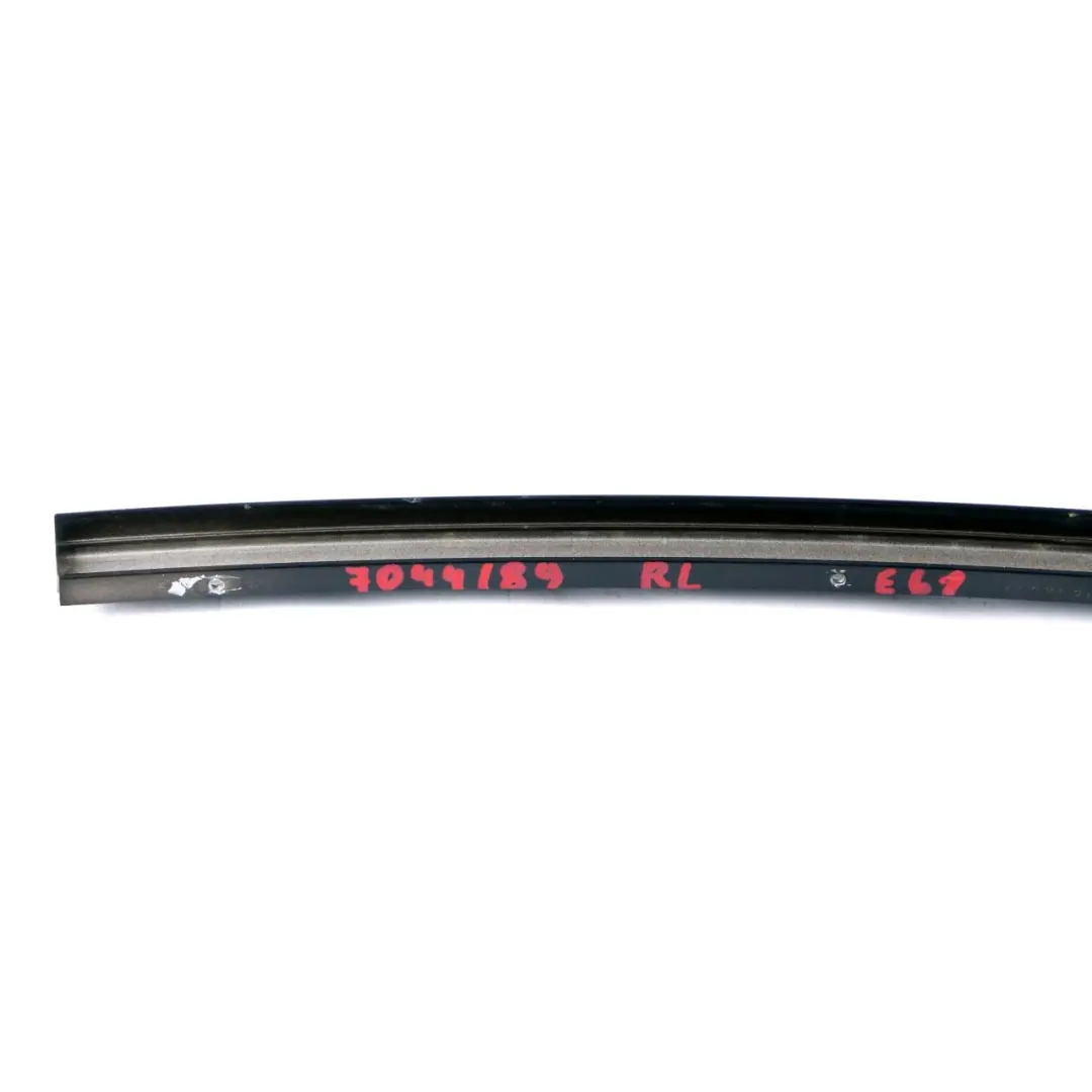 BMW E61 LCI Ventana Guia Web Cubierta Izquierda Puerta Trasera Negro Mate - SKU 7044189 - Número de pieza 7044189