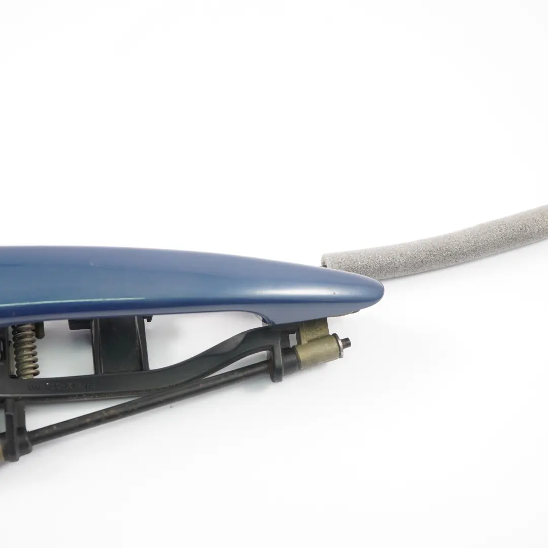 Tirador Exterior Puerta Trasera Izquierda Topasblau Topaz Blue para BMW E46 Berlina con número de pieza 7044841 BMW E46 Berlina Tirador Exterior Puerta Trasera Izquierda Topasblau Topaz Blue - SKU 7044841-TPB - Número de pieza 7044841