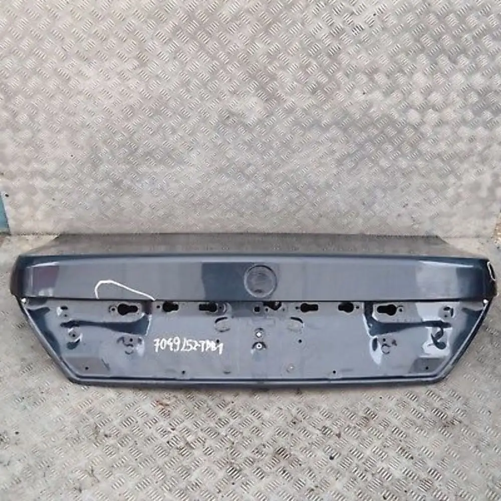 Genuine BMW 7 SERIES E65 E66 E67 Trunk Lid Boot Tailgate Toledoblau Toledo Blue to with Part number 7049252 Genuine BMW 7 SERIES E65 E66 E67 Trunk Lid Boot Tailgate Toledoblau Toledo Blue - SKU 7049252-TDB1 - Part number 7049252