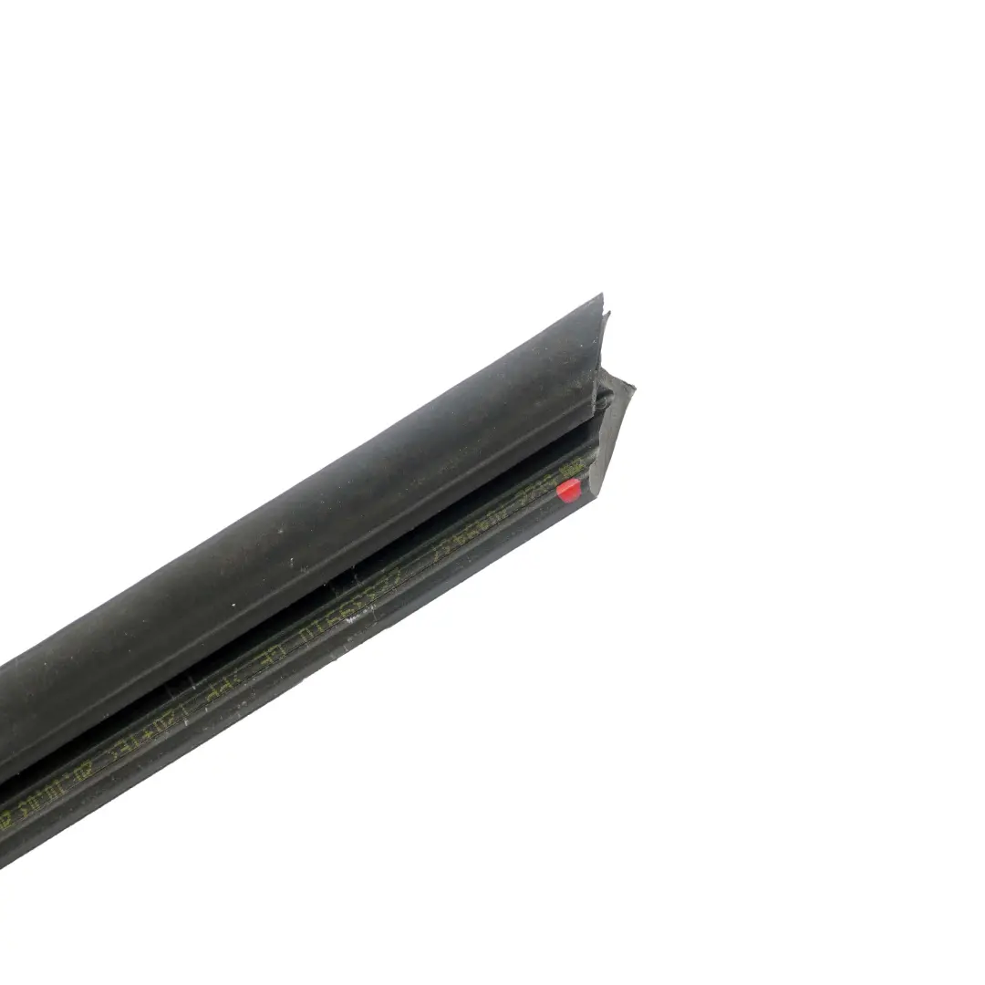 Couverture de canal de fenetre interieure gauche pour BMW E60 E61 à propos du numéro de pièce 7049437 BMW E60 E61 Couverture de canal de fenetre interieure gauche - SKU 7049437 - Numéro de pièce 7049437