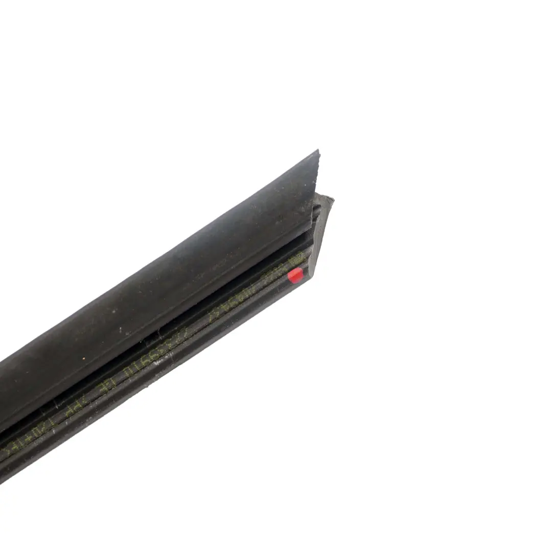 Couverture de canal de fenetre interieure gauche pour BMW E60 E61 à propos du numéro de pièce 7049437 BMW E60 E61 Couverture de canal de fenetre interieure gauche - SKU 7049437 - Numéro de pièce 7049437