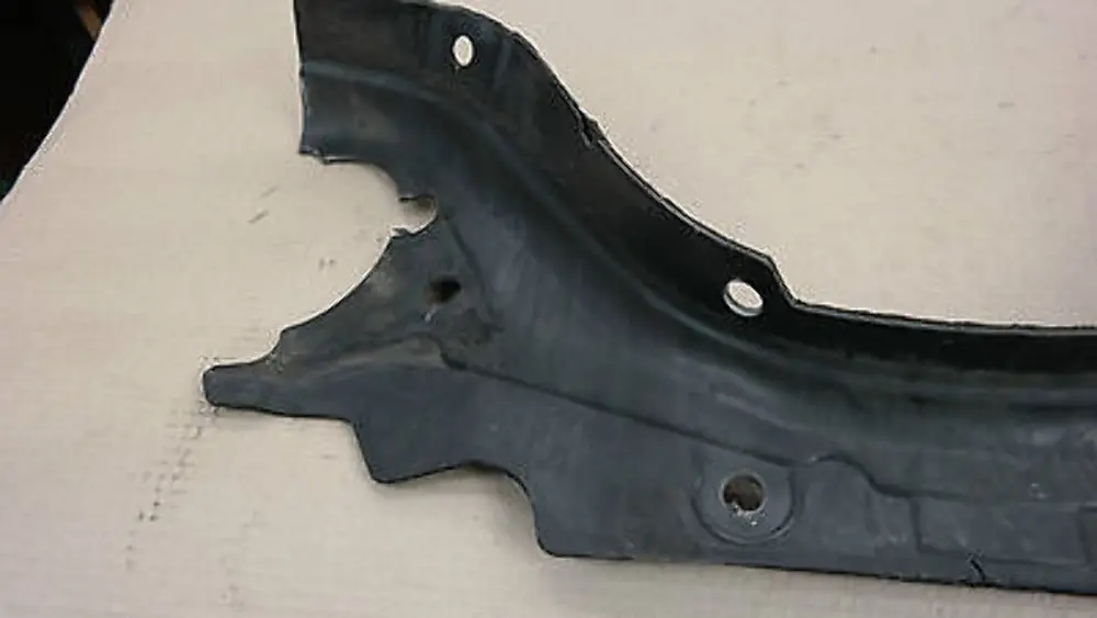 Insonorisation Panneau Compartiment Moteur Mi pour BMW e60 e61 e63 e64 à propos du numéro de pièce 51487050667 BMW e60 e61 e63 e64 Insonorisation Panneau Compartiment Moteur Mi - SKU 7050667 - Numéro de pièce 51487050667