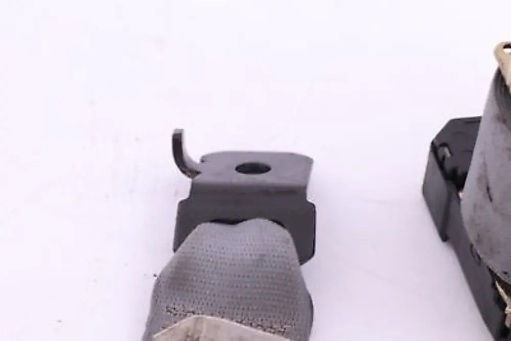 BMW E53 Cinturon Superior Con Limitador De Fuerza Trasero Izquierdo Gris Grau - SKU 7051511 - Número de pieza 7051511