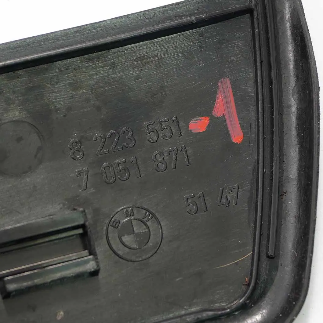 BMW E65 E66 E67 Couvercle d'entrée avant gauche argent foncé - SKU 7051871 - Numéro de pièce 7051871