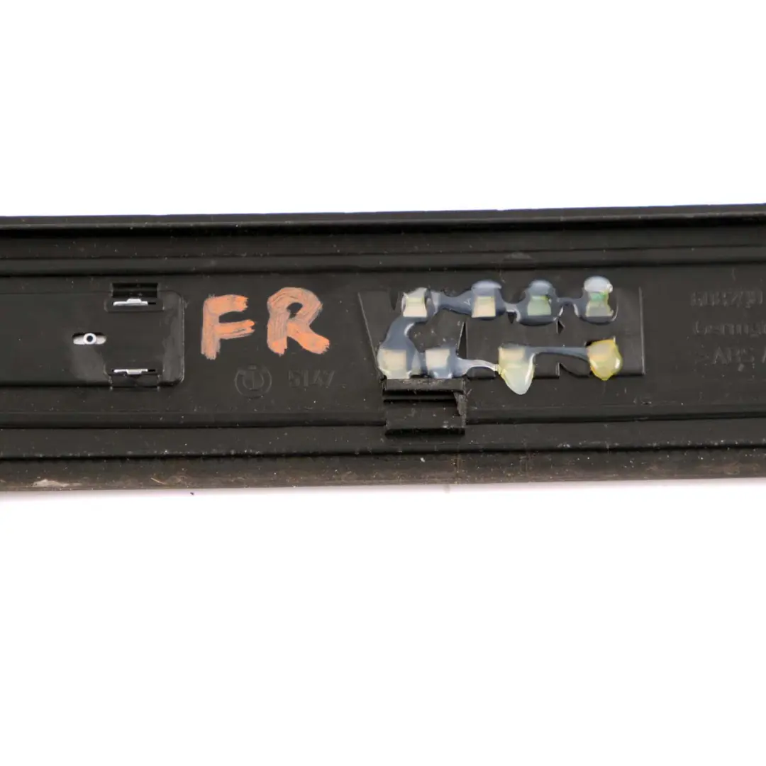 Habillage de l'entree avant droite Argent fonce pour BMW E65 E66 E67 à propos du numéro de pièce 7051872 BMW E65 E66 E67 Habillage de l'entree avant droite Argent fonce - SKU 7051872 - Numéro de pièce 7051872