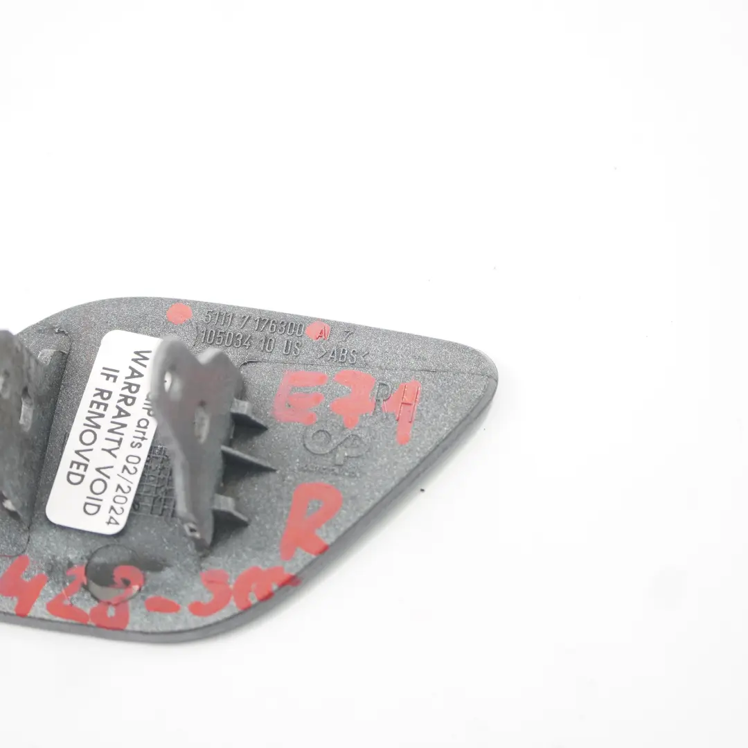 BMW X6 E71 Osłona Zaślepka Spryskiwacza Lampy Prawy Przód Szary 7176300 - SKU 7052428-SCG - Numer Części 7052428