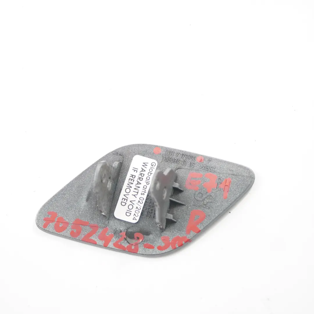 Coperchio lavafari anteriore destro Space Grigio - A52 7176300 per BMW X6 E71 con numero di parte 7052428 BMW X6 E71 Coperchio lavafari anteriore destro Space Grigio - A52 7176300 - SKU 7052428-SCG - Numero di parte 7052428