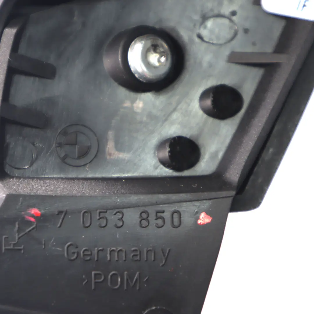 Guía Cinturón Seguridad Delantero Derecho Cubierta Gris para BMW Z4 E85 con número de pieza 7053850 BMW Z4 E85 Guía Cinturón Seguridad Delantero Derecho Cubierta Gris - SKU 7053850 - Número de pieza 7053850