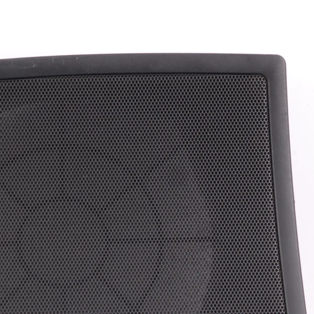 Tapa Embellecedor Panel Trasero Inserto Derecho Negro 1 para BMW Z4 E85 con número de pieza 7055054 BMW Z4 E85 Tapa Embellecedor Panel Trasero Inserto Derecho Negro 1 - SKU 7055054-1 - Número de pieza 7055054