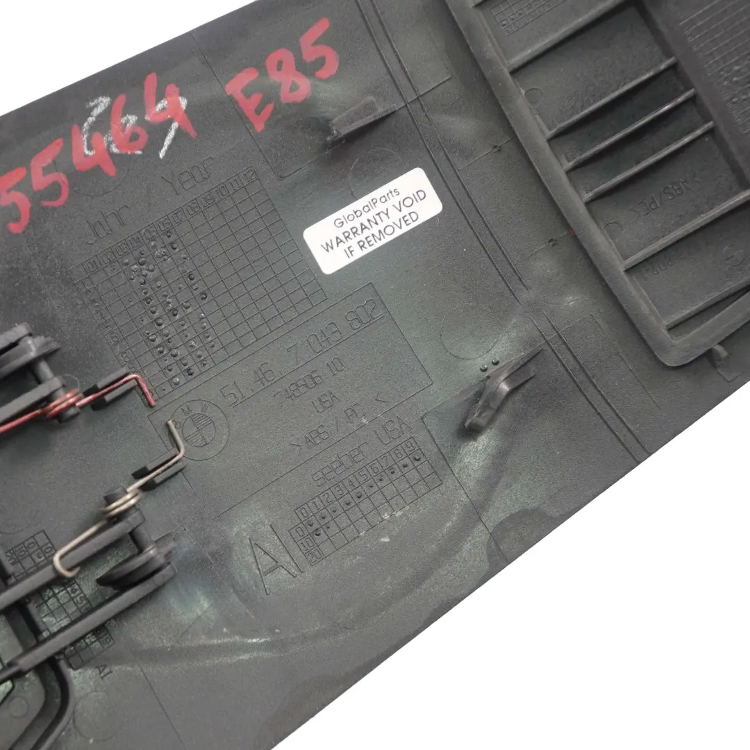 Osłona schowek konsoli środkowej tylna do BMW Z4 E85 o numerze 7055464 BMW Z4 E85 Osłona schowek konsoli środkowej tylna - SKU 7055464 - Numer Części 7055464