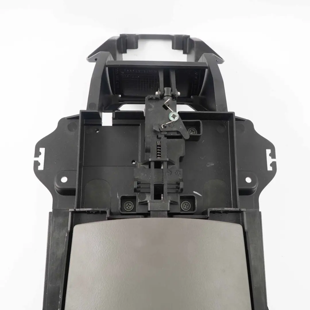 Bracciolo Centrale Vassoio Portaoggetti Box Trim Cover Grigio 7016673 per BMW Z4 E85 con numero di parte 7055472 BMW Z4 E85 Bracciolo Centrale Vassoio Portaoggetti Box Trim Cover Grigio 7016673 - SKU 7055472-1 - Numero di parte 7055472