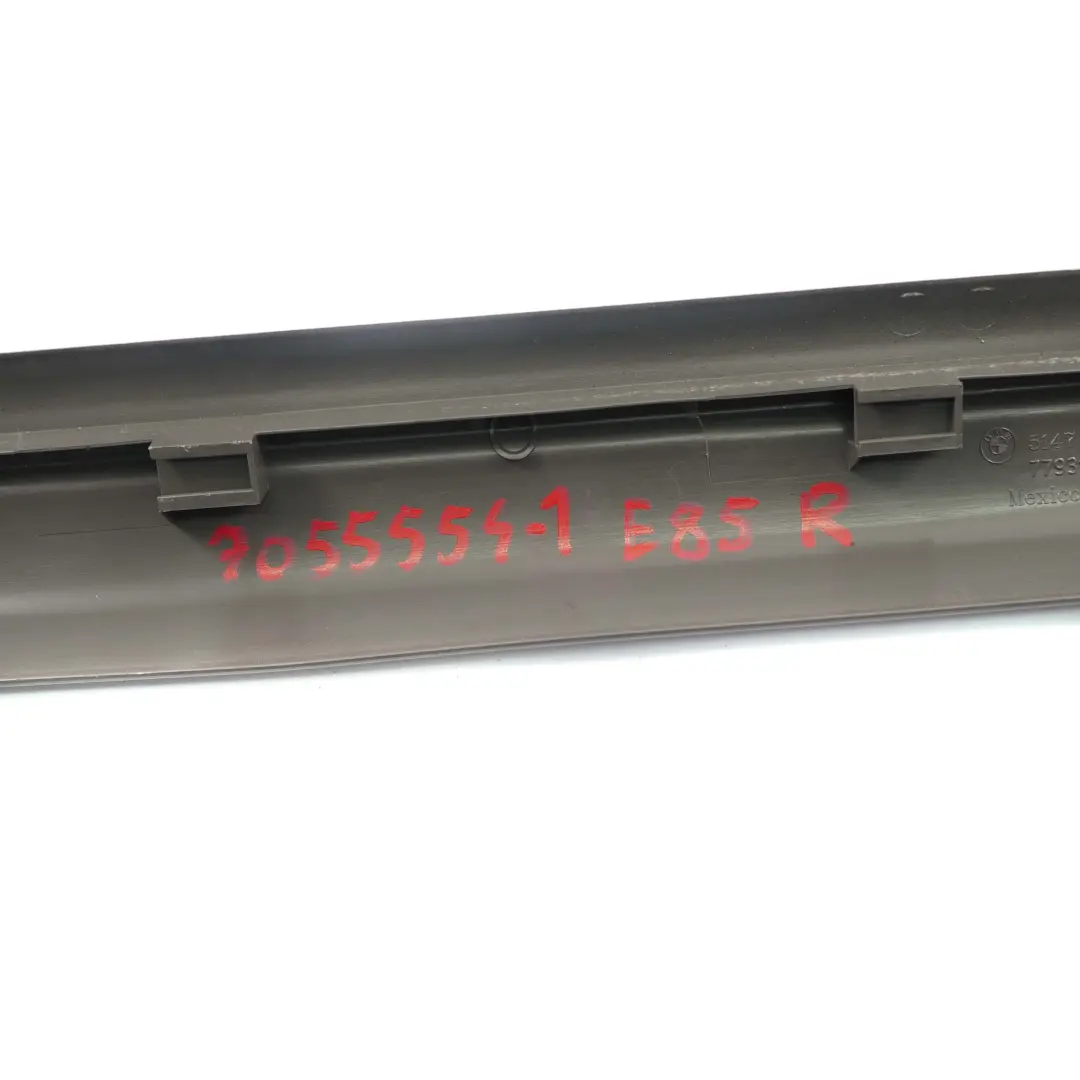 Strip Entrance BMW Z4 E85 E86 1 Interior Trim Right Grey O/S 7016800 to Cover with Part number 7055554 Cover Strip Entrance BMW Z4 E85 E86 1 Interior Trim Right Grey O/S 7016800 - SKU 7055554-1 - Part number 7055554