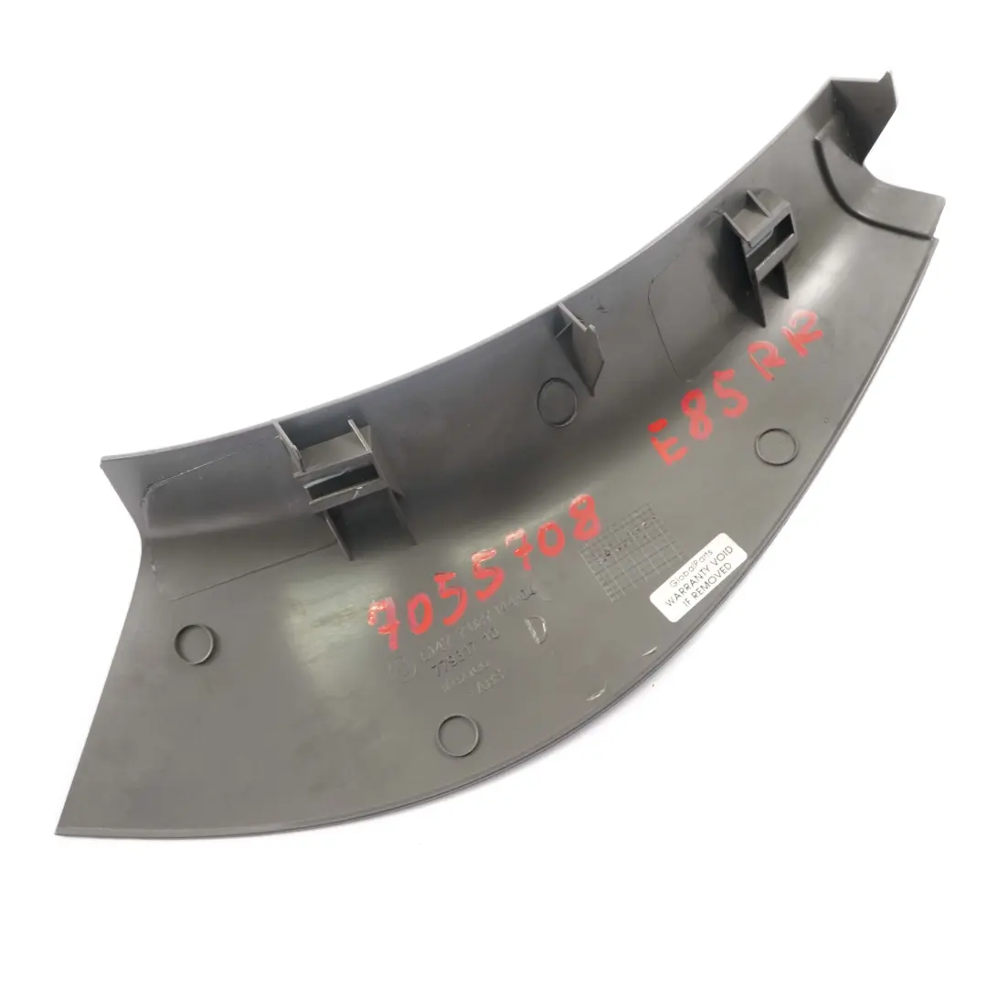 Cubierta Tapa Trasera Derecha Embellecedor Entrada Gris para BMW Z4 E85 E86 con número de pieza 7055708 BMW Z4 E85 E86 Cubierta Tapa Trasera Derecha Embellecedor Entrada Gris - SKU 7055708 - Número de pieza 7055708