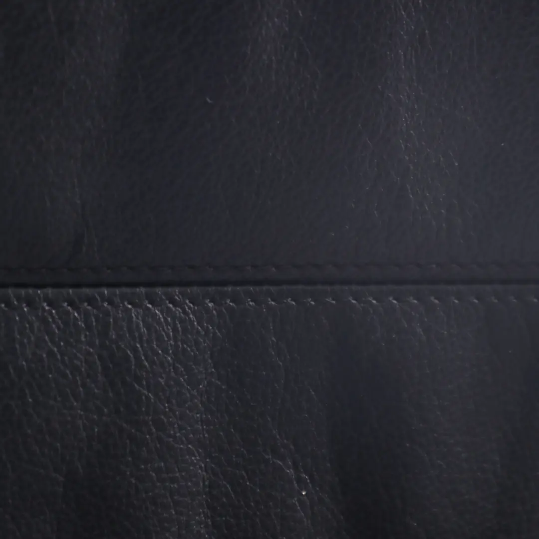 Revetement de Porte avant a Droite Cuir Oregon Noir pour BMW Z4 E85 E86 à propos du numéro de pièce 7055946 BMW Z4 E85 E86 Revetement de Porte avant a Droite Cuir Oregon Noir - SKU 7055946 - Numéro de pièce 7055946