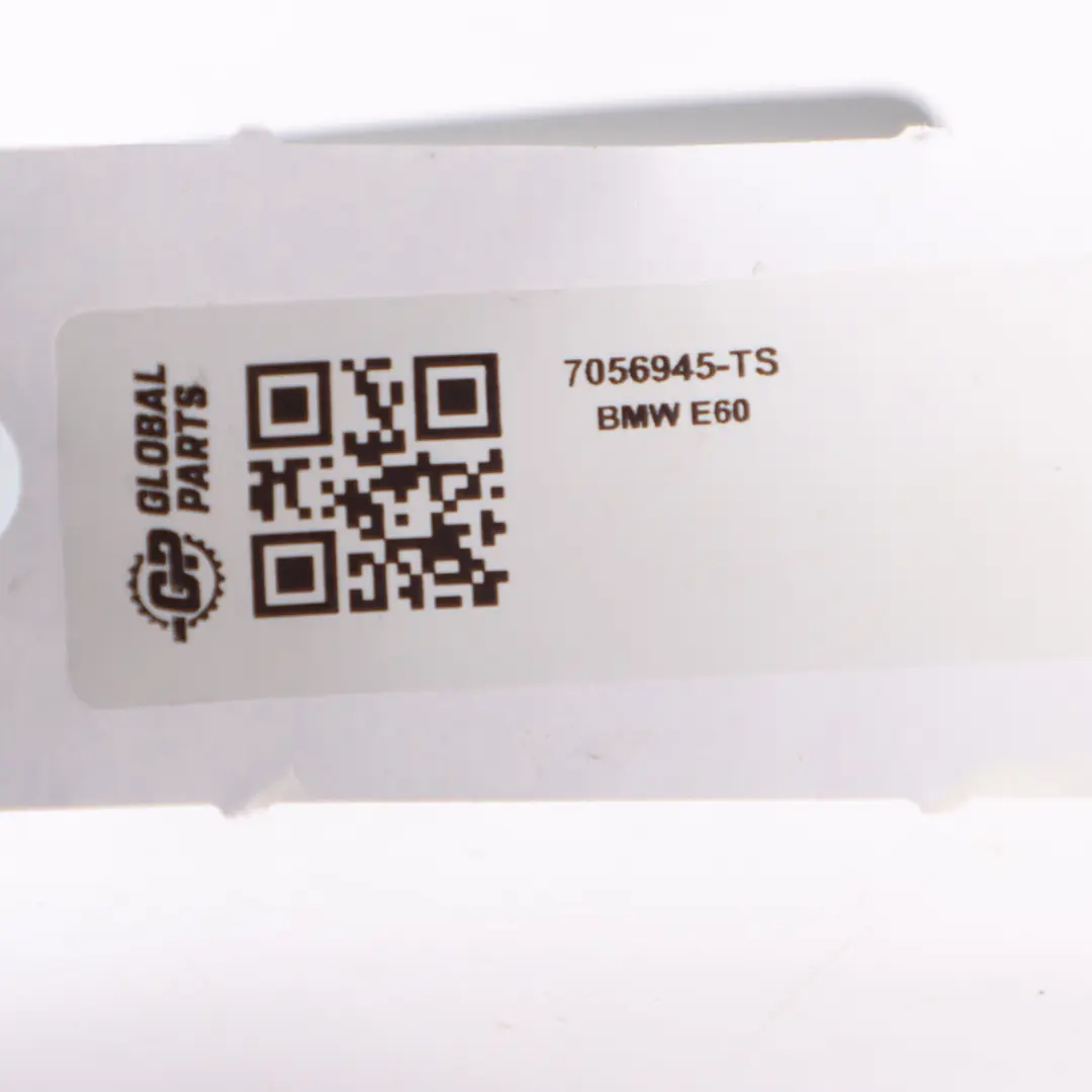 Frontstoßstange Scheinwerferklappenabdeckung links Titansilber 7056947 für BMW E60 mit Teilenummer 7056945 BMW E60 Frontstoßstange Scheinwerferklappenabdeckung links Titansilber 7056947 - SKU 7056945-TS - Teilenummer 7056945