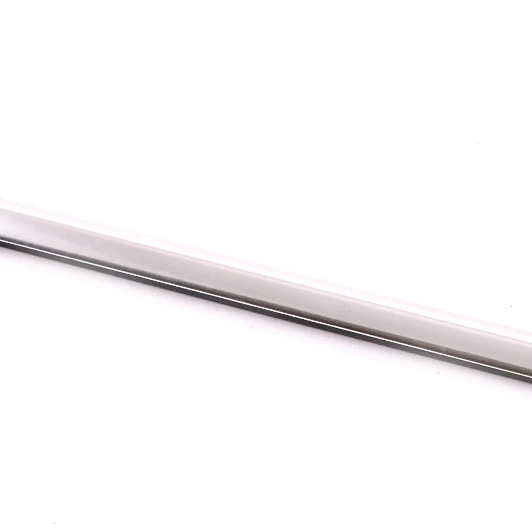 Burlete Exterior Puerta Trasera Izquierda Cromo para BMW E60 con número de pieza 7057493 BMW E60 Burlete Exterior Puerta Trasera Izquierda Cromo - SKU 7057493 - Número de pieza 7057493