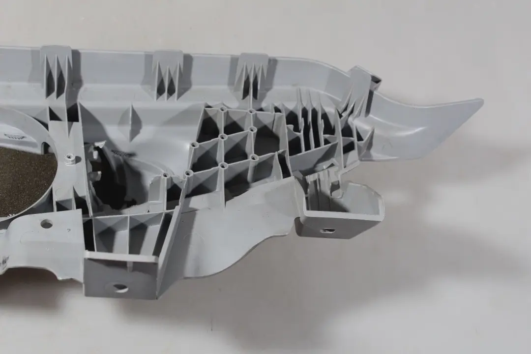 Aufnahme Ablegeboden hinten rechtsALASKA GRAU 7058350 für BMW 1 er E87 mit Teilenummer 7125688 BMW 1 er E87 Aufnahme Ablegeboden hinten rechtsALASKA GRAU 7058350 - SKU 7058350-1 - Teilenummer 7125688