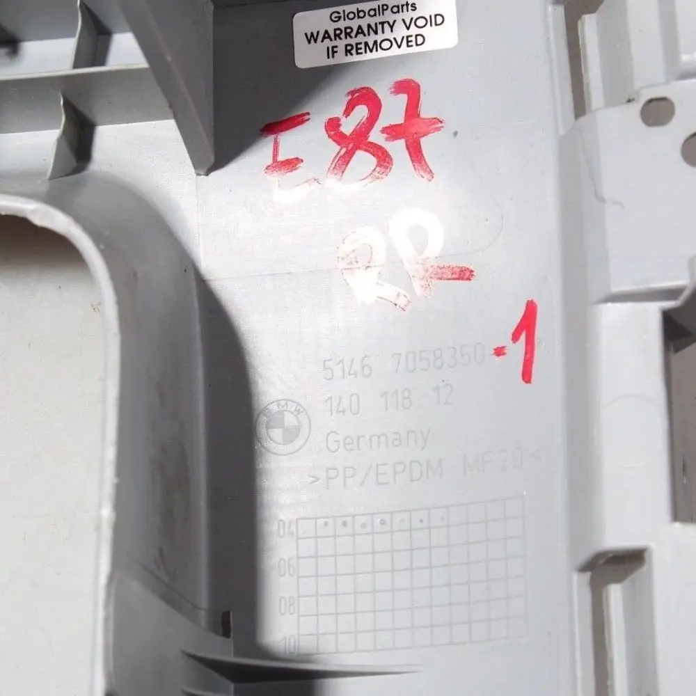 Registrazione Fondo Scomparto Dietro Rechtsalaska Grigio per BMW E87 con numero di parte 7125688 BMW E87 Registrazione Fondo Scomparto Dietro Rechtsalaska Grigio - SKU 7058350-1 - Numero di parte 7125688