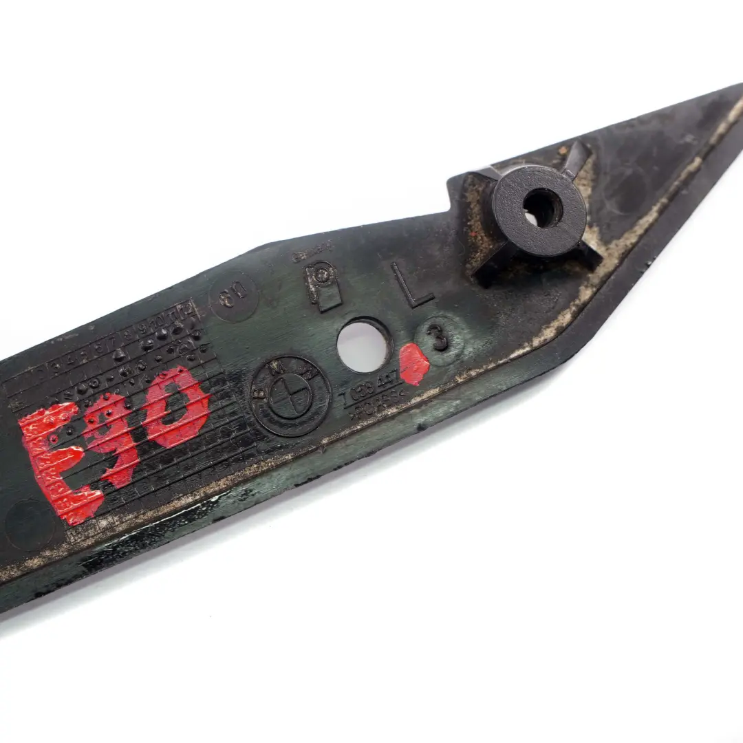 Supporto Pannello Laterale Kotfl?fgel Paraurti Anteriore SX per BMW E90 E91 con numero di parte 7058447 BMW E90 E91 Supporto Pannello Laterale Kotfl?fgel Paraurti Anteriore SX - SKU 7058447 - Numero di parte 7058447