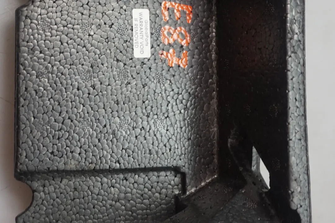 Auflage Verkleidung Gepäckraum rechts für BMW 1 er E87 mit Teilenummer 7059240 BMW 1 er E87 Auflage Verkleidung Gepäckraum rechts - SKU 7059240 - Teilenummer 7059240