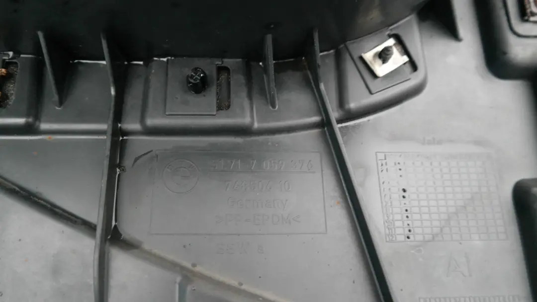 BMW E81 E87 Osłona Koła Nadkole Prawe Prawy Przód - SKU 7059376-1 - Numer Części 7059376