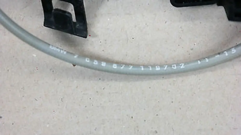 Griffbügel Bowdenzug Türschloss vorn links SCHWARZ für BMW 1 r E81 E82 E87 LCI mit Teilenummer 51217207529 51217059677 BMW 1 r E81 E82 E87 LCI Griffbügel Bowdenzug Türschloss vorn links SCHWARZ - SKU 7059677-BM - Teilenummer 51217207529 51217059677