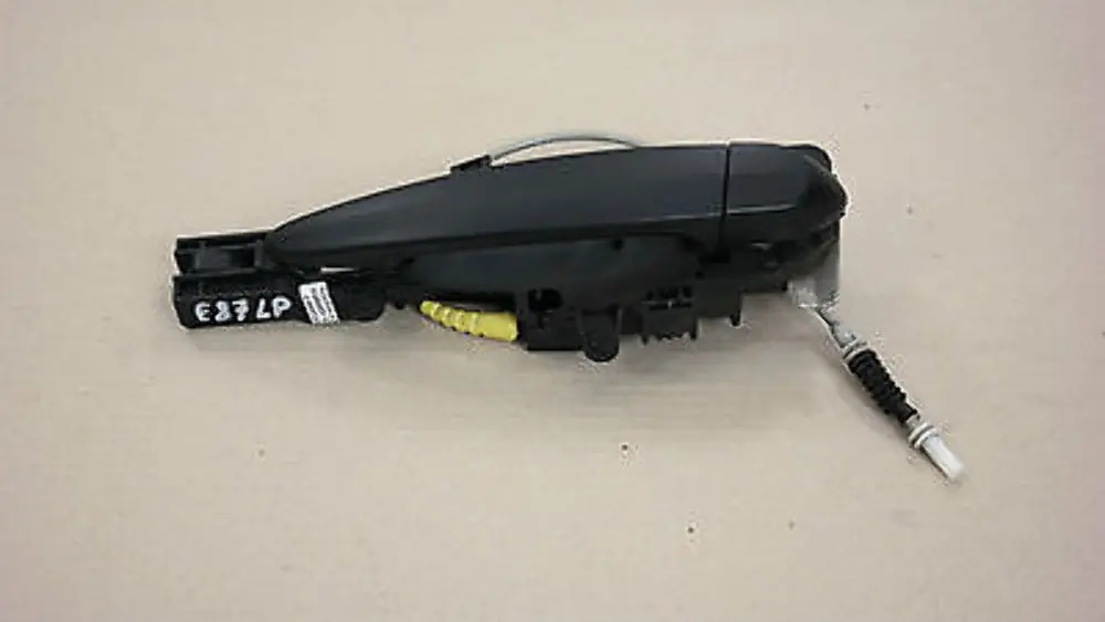 BMW 1 r E81 E82 E87 LCI Griffbügel Bowdenzug Türschloss vorn links SCHWARZ - SKU 7059677-BM - Teilenummer 51217207529 51217059677