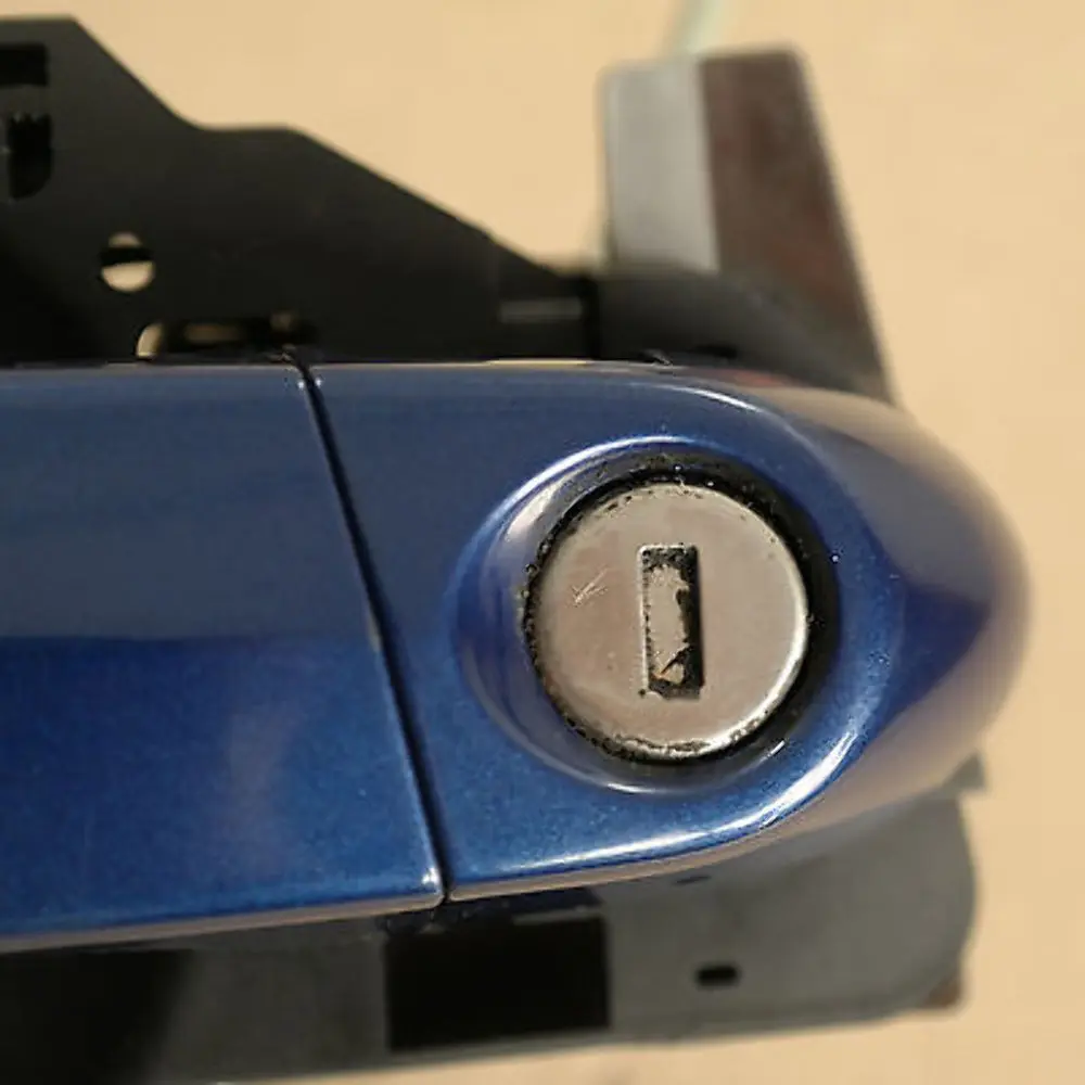 complete grab handle right door front O/S Sydney Blue to BMW 1 SERIES E81 E82 E87 with Part number 7059677 BMW 1 SERIES E81 E82 E87 complete grab handle right door front O/S Sydney Blue - SKU 7059677-SYD2 - Part number 7059677