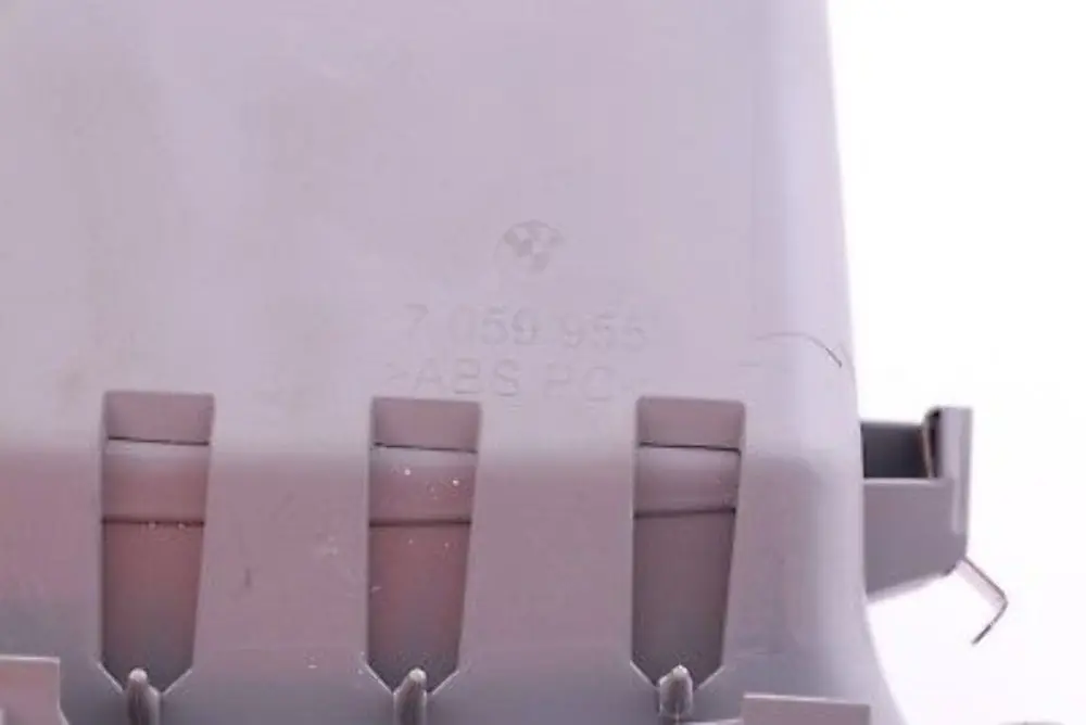 Vano Portaoggetti Nero per BMW E60 E60N E61 E61N con numero di parte 7066359 BMW E60 E60N E61 E61N Vano Portaoggetti Nero - SKU 7059955 - Numero di parte 7066359