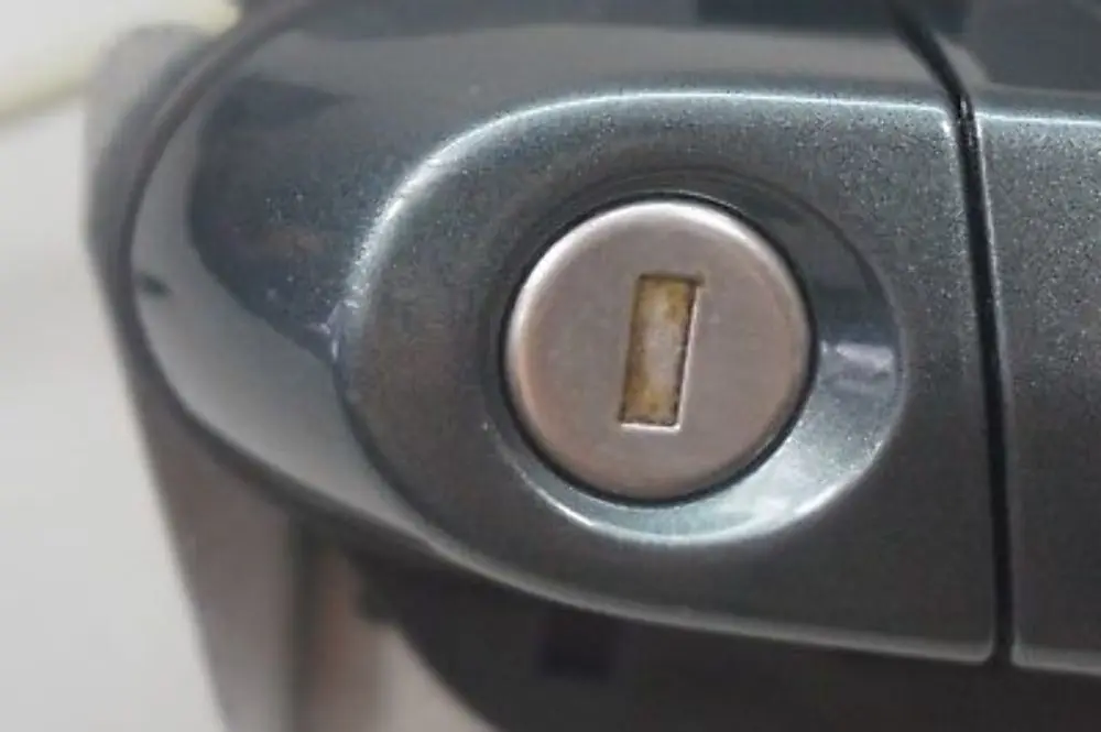 Complete Front Right Grab Handle O/S Tasman Green Metallic to BMW 3 Series E90 E91 with Part number 7059971 BMW 3 Series E90 E91 Complete Front Right Grab Handle O/S Tasman Green Metallic - SKU 7059971-TAS1 - Part number 7059971