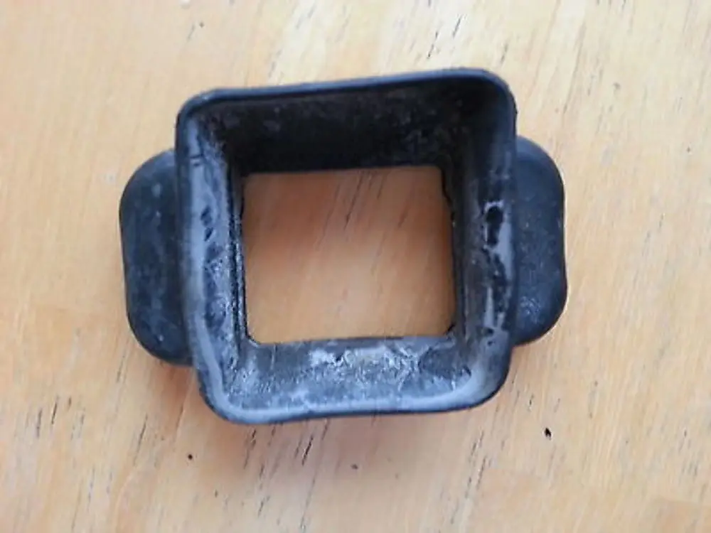 Bremsdichtung Tür vorne 5121 für BMW E90 E91 M3 mit Teilenummer 7060190 BMW E90 E91 M3 Bremsdichtung Tür vorne 5121 - SKU 7060190 - Teilenummer 7060190