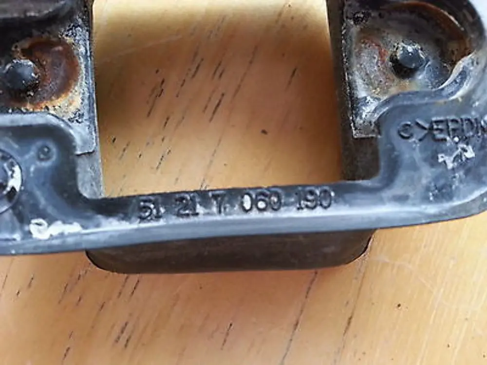 Bremsdichtung Tür vorne 5121 für BMW E90 E91 M3 mit Teilenummer 7060190 BMW E90 E91 M3 Bremsdichtung Tür vorne 5121 - SKU 7060190 - Teilenummer 7060190