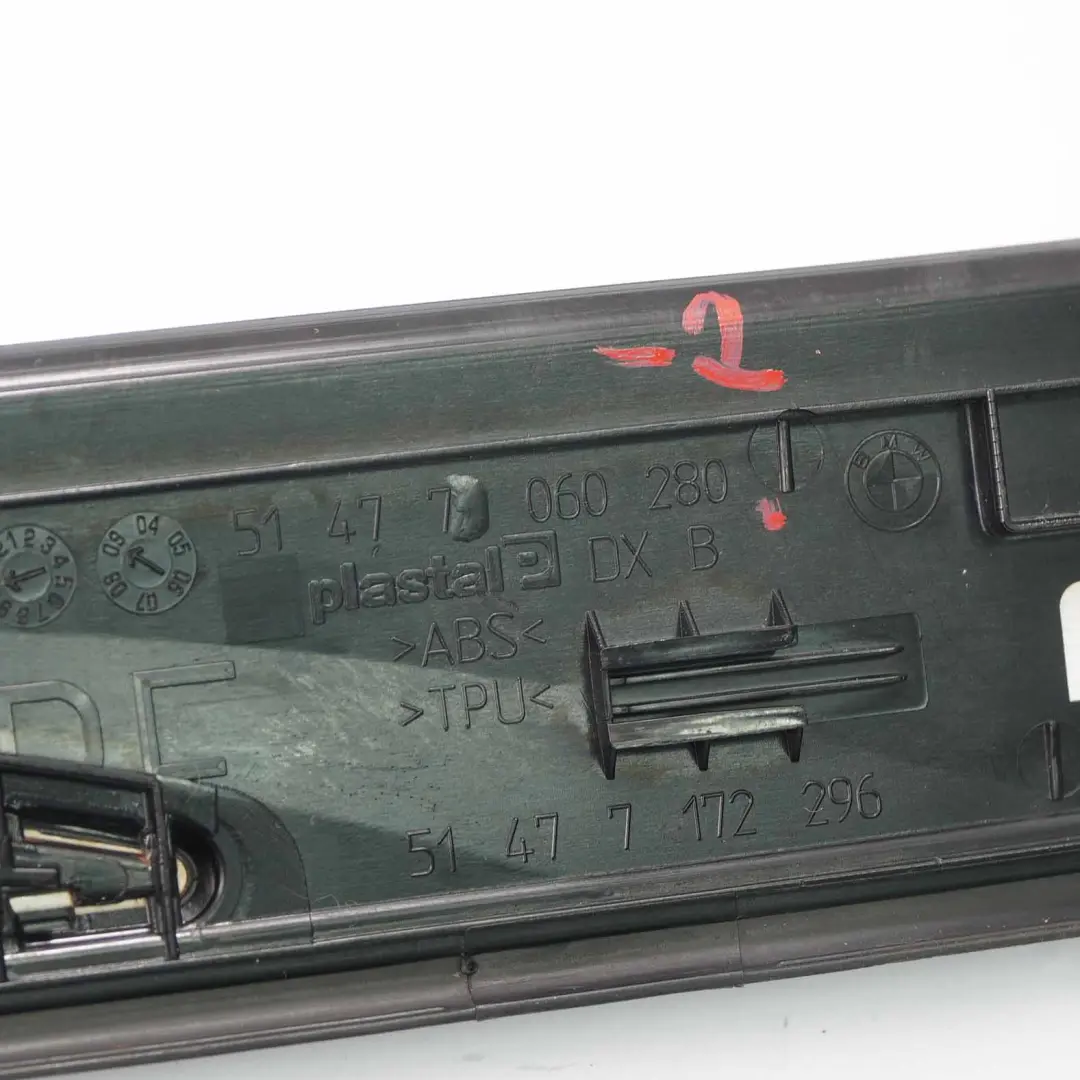 Soglia della porta BMW E90 E91 Rivestimento ingresso anteriore destro per con numero di parte 7060280 Soglia della porta BMW E90 E91 Rivestimento ingresso anteriore destro - SKU 7060280-2 - Numero di parte 7060280