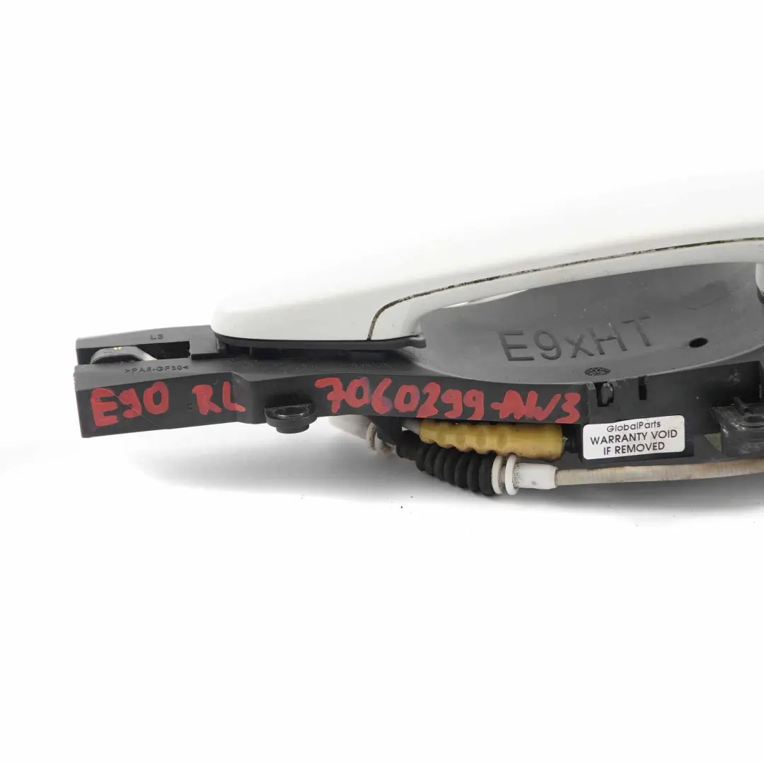 Kompletter Haltegriff Hinten Links Alpinweiss Alpinweiss - 300 für BMW E90 E91 mit Teilenummer 7060299 BMW E90 E91 Kompletter Haltegriff Hinten Links Alpinweiss Alpinweiss - 300 - SKU 7060299-AW3 - Teilenummer 7060299
