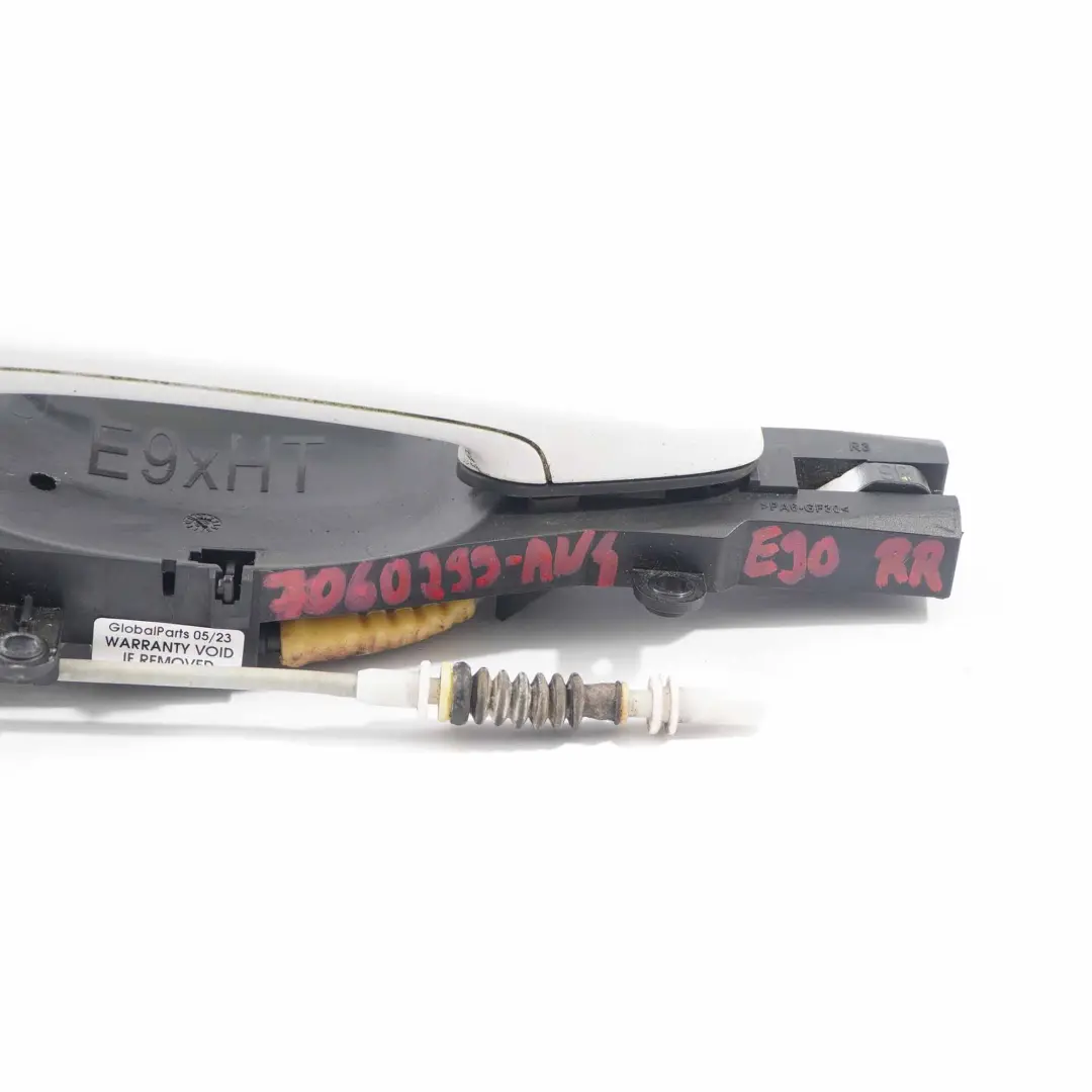Klamka Drzwi Prawy Tył Biała do BMW E90 E91 o numerze 7060299 BMW E90 E91 Klamka Drzwi Prawy Tył Biała - SKU 7060299-AW4 - Numer Części 7060299