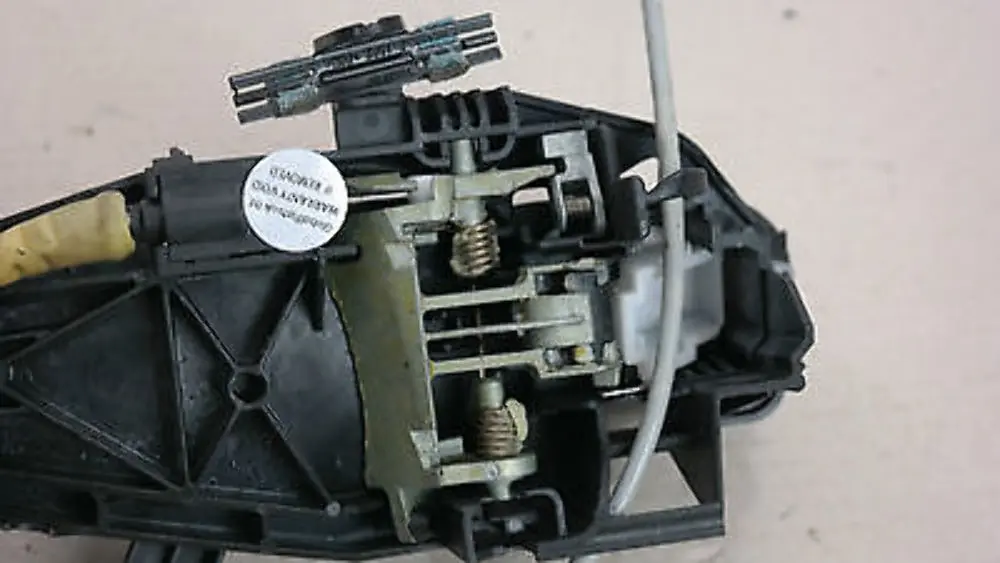 Kompletter Haltegriff hinten links Black Sapphire für BMW 3 er 3 E90 E91 LCI mit Teilenummer 51227060299 51210445183 BMW 3 er 3 E90 E91 LCI Kompletter Haltegriff hinten links Black Sapphire - SKU 7060299-BS3 - Teilenummer 51227060299 51210445183