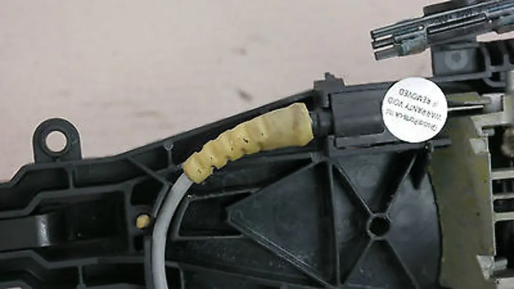 Kompletter Haltegriff hinten links Black Sapphire für BMW 3 er 3 E90 E91 LCI mit Teilenummer 51227060299 51210445183 BMW 3 er 3 E90 E91 LCI Kompletter Haltegriff hinten links Black Sapphire - SKU 7060299-BS3 - Teilenummer 51227060299 51210445183