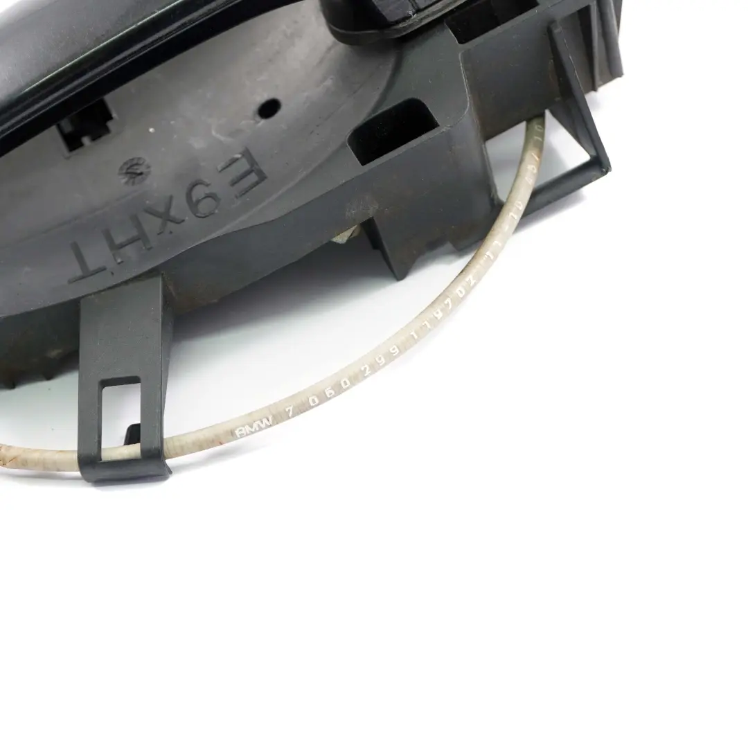 Poignee de porte arriere droite Noir Saphir Metallique 475 pour BMW E90 E91 à propos du numéro de pièce 7060299 BMW E90 E91 Poignee de porte arriere droite Noir Saphir Metallique 475 - SKU 7060299-BS5 - Numéro de pièce 7060299