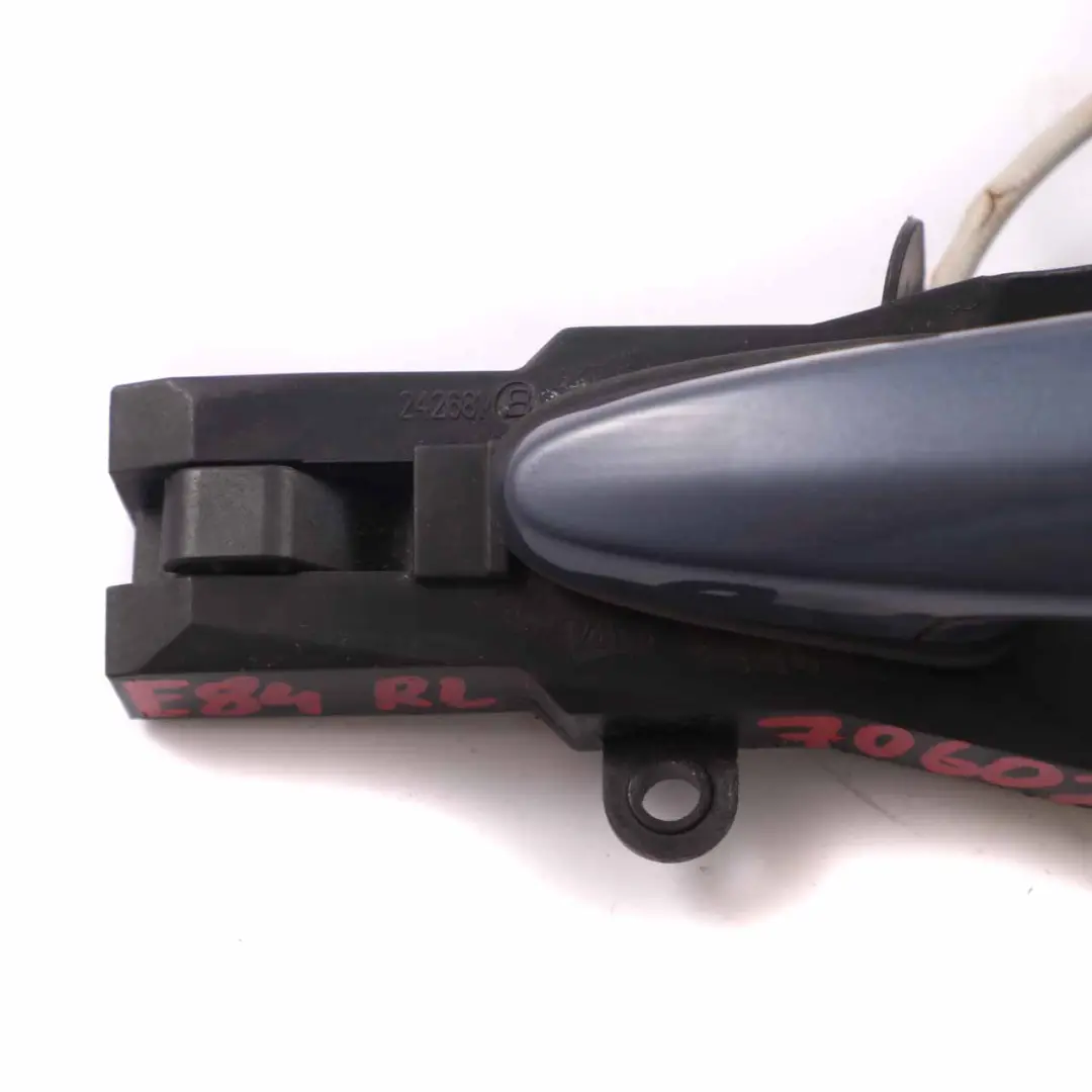 manija puerta agarre completa trasera izquierda Grafito Azul B07 para BMW X1 E84 con número de pieza 7060299 BMW X1 E84 manija puerta agarre completa trasera izquierda Grafito Azul B07 - SKU 7060299-GBM1 - Número de pieza 7060299