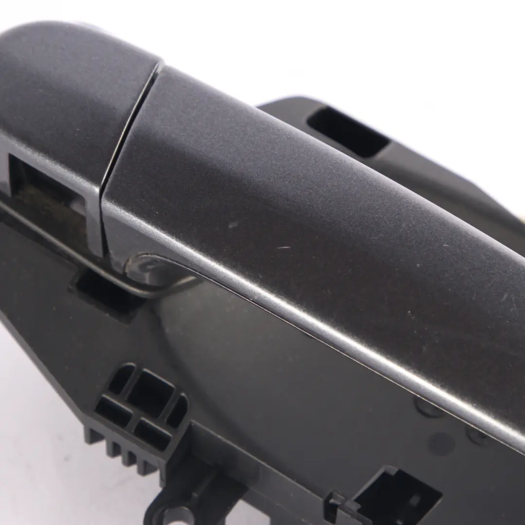 Poignée BMW E84 complète arrière droite Mineral Grau Metallic B39 pour à propos du numéro de pièce 7060299 Poignée BMW E84 complète arrière droite Mineral Grau Metallic B39 - SKU 7060299-MG - Numéro de pièce 7060299