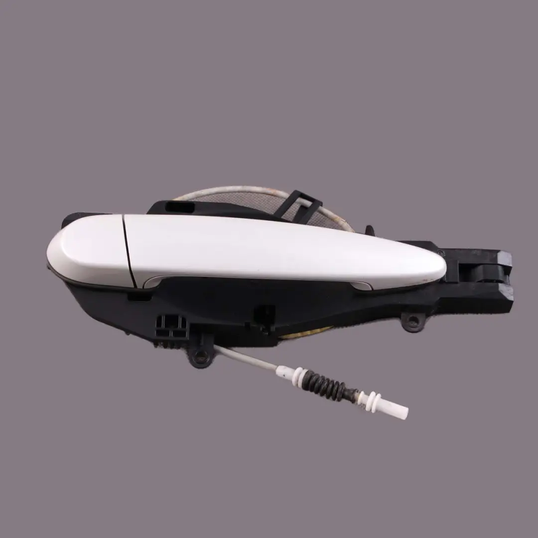 Complete Rear Right Grab Handle O/S Mineral White Metallic A96 to BMW X1 E84 E90 with Part number 7060299 BMW X1 E84 E90 Complete Rear Right Grab Handle O/S Mineral White Metallic A96 - SKU 7060299-MW - Part number 7060299