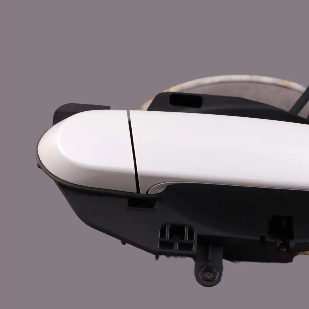 Kompletter Haltegriff hinten rechts Mineral Weiß Metallic für BMW X1 E84 E90 mit Teilenummer 7060299 BMW X1 E84 E90 Kompletter Haltegriff hinten rechts Mineral Weiß Metallic - SKU 7060299-MW - Teilenummer 7060299