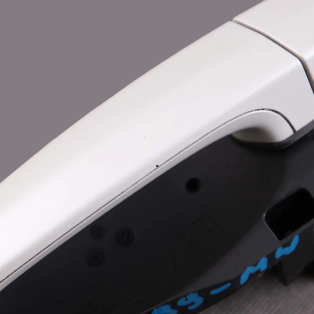 Complete Rear Right Grab Handle O/S Mineral White Metallic A96 to BMW X1 E84 E90 with Part number 7060299 BMW X1 E84 E90 Complete Rear Right Grab Handle O/S Mineral White Metallic A96 - SKU 7060299-MW - Part number 7060299