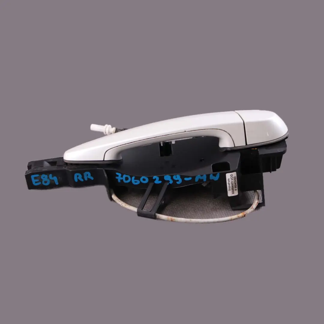 Complete Rear Right Grab Handle O/S Mineral White Metallic A96 to BMW X1 E84 E90 with Part number 7060299 BMW X1 E84 E90 Complete Rear Right Grab Handle O/S Mineral White Metallic A96 - SKU 7060299-MW - Part number 7060299