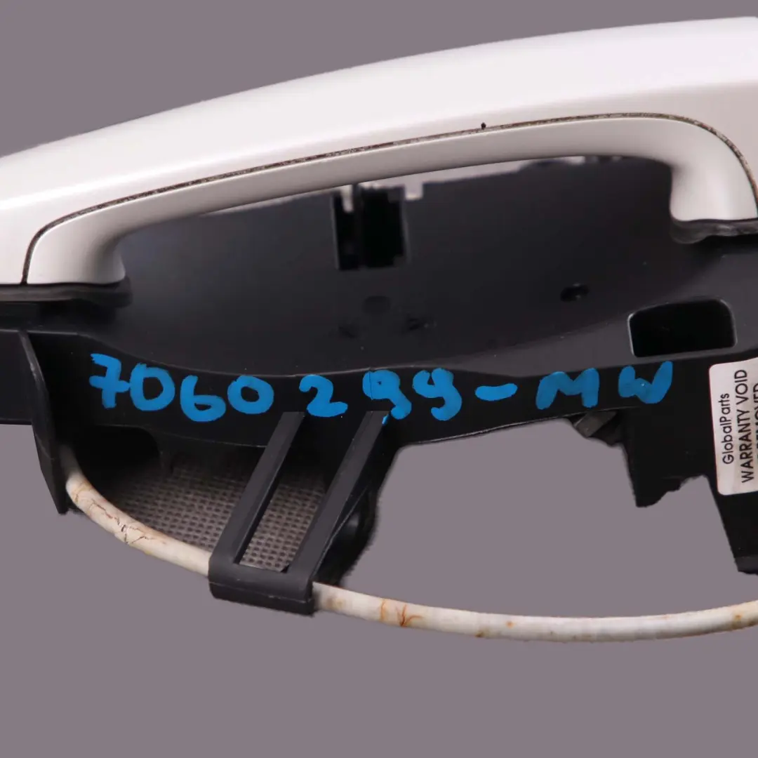 Asidero Trasero Derecho Completo Blanco Mineral Metalizado para BMW X1 E84 E90 con número de pieza 7060299 BMW X1 E84 E90 Asidero Trasero Derecho Completo Blanco Mineral Metalizado - SKU 7060299-MW - Número de pieza 7060299