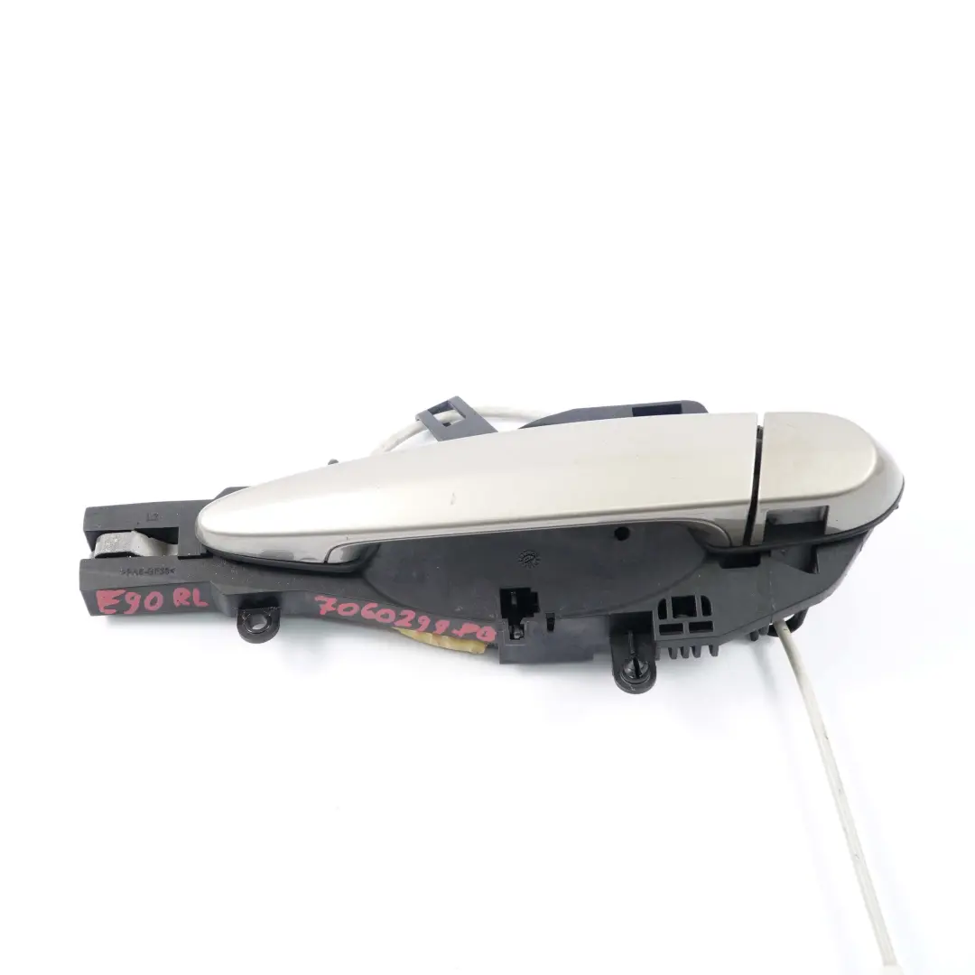 manija De La puerta trasera izquierda Platinbronze Bronce A53 para BMW E90 E91 con número de pieza 7060299 BMW E90 E91 manija De La puerta trasera izquierda Platinbronze Bronce A53 - SKU 7060299-PB - Número de pieza 7060299