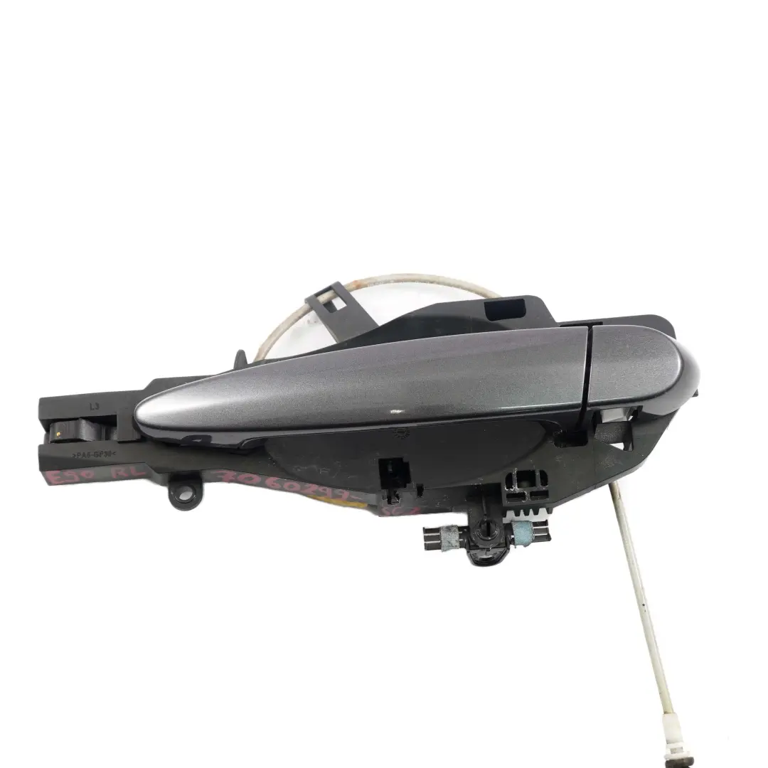 Klamka lewa tył sparkling graphite do BMW E90 E91 o numerze 7060299 BMW E90 E91 Klamka lewa tył sparkling graphite - SKU 7060299-SG2 - Numer Części 7060299