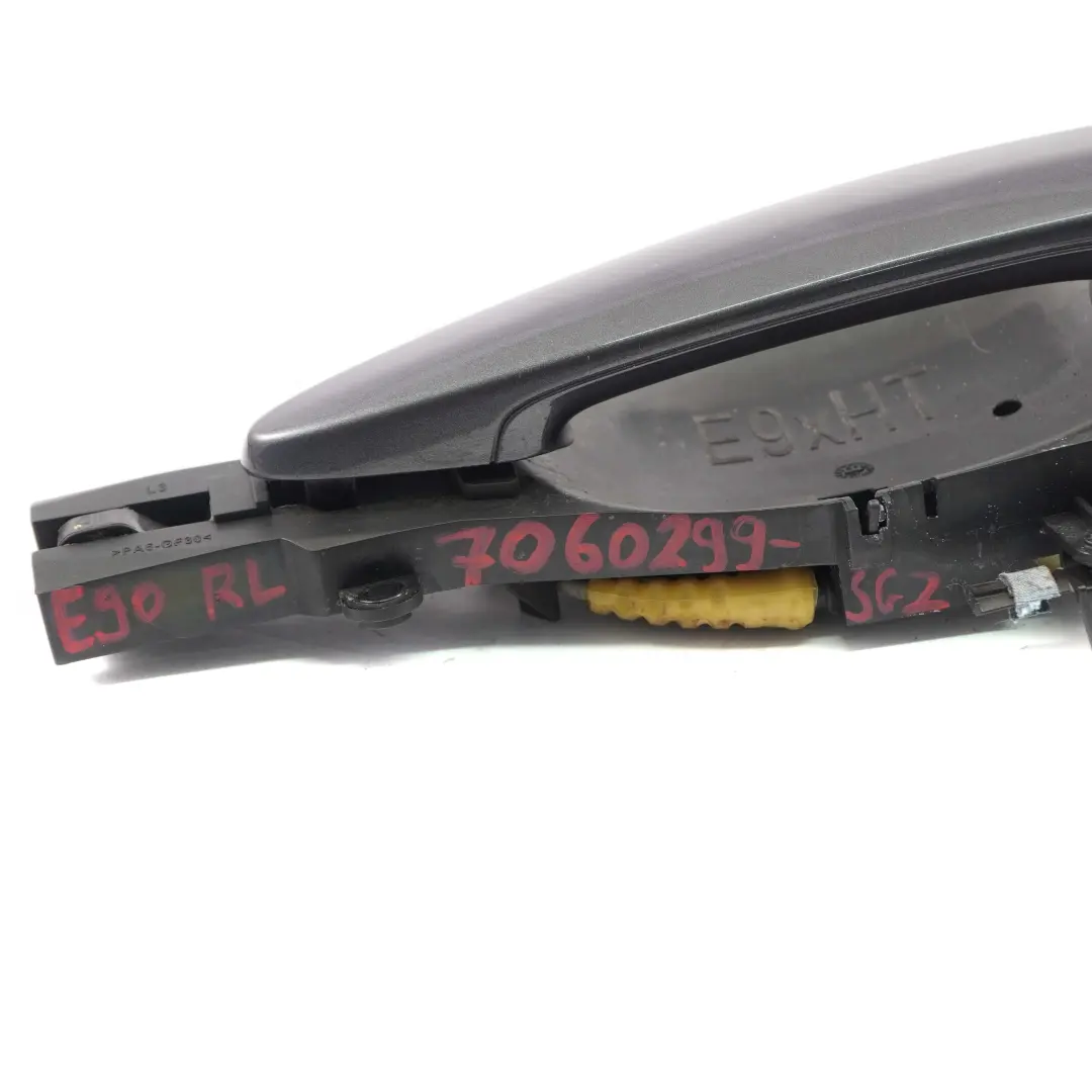 Asidero Trasero Izquierdo Completo Sparkling Graphite para BMW E90 E91 con número de pieza 7060299 BMW E90 E91 Asidero Trasero Izquierdo Completo Sparkling Graphite - SKU 7060299-SG2 - Número de pieza 7060299