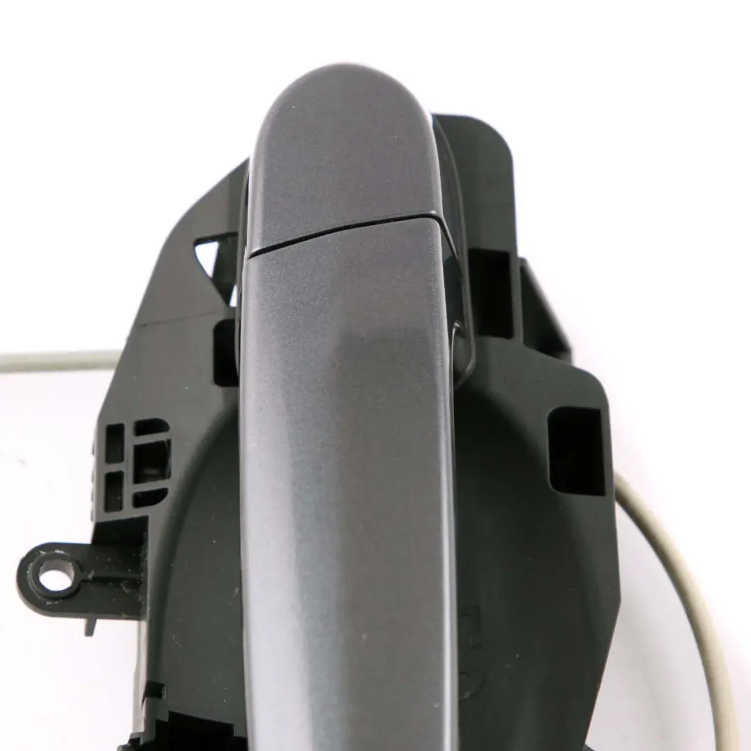 Maniglia posteriore destra completa Grafite scintillante A22 per BMW E90 E91 LCI 3 con numero di parte 7060299 BMW E90 E91 LCI 3 Maniglia posteriore destra completa Grafite scintillante A22 - SKU 7060299-SG3 - Numero di parte 7060299